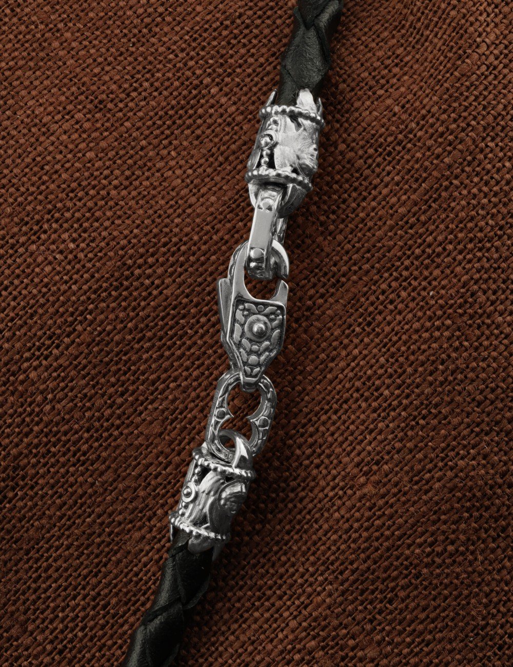 Гайтан из белого золота c кожаным шнурком