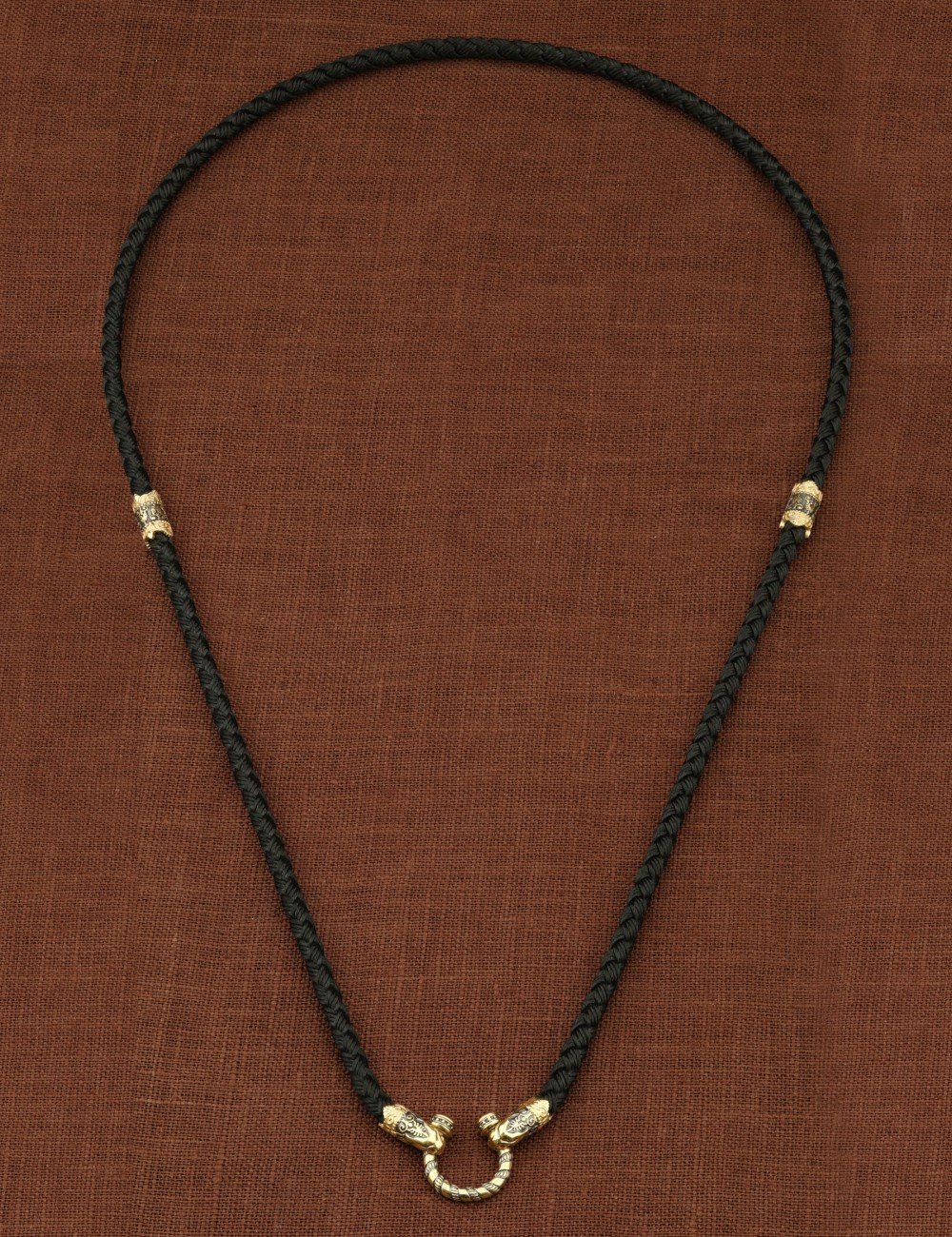 Шнурок шёлковый из лимонного золота c шёлковым шнурком