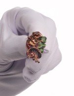 Подвеска из золота c эмалью и гранатом