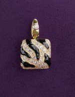 Подвеска из лимонного золота c эмалью и бриллиантами