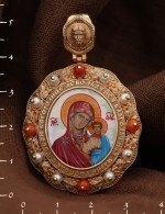 Образок из золота c эмалью, жемчугом, кораллом и перламутром
