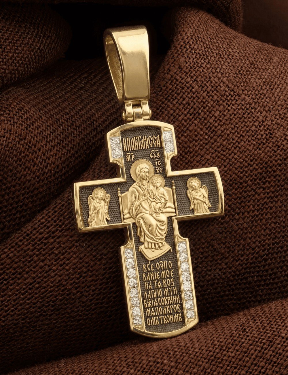 Крест из лимонного золота c бриллиантами