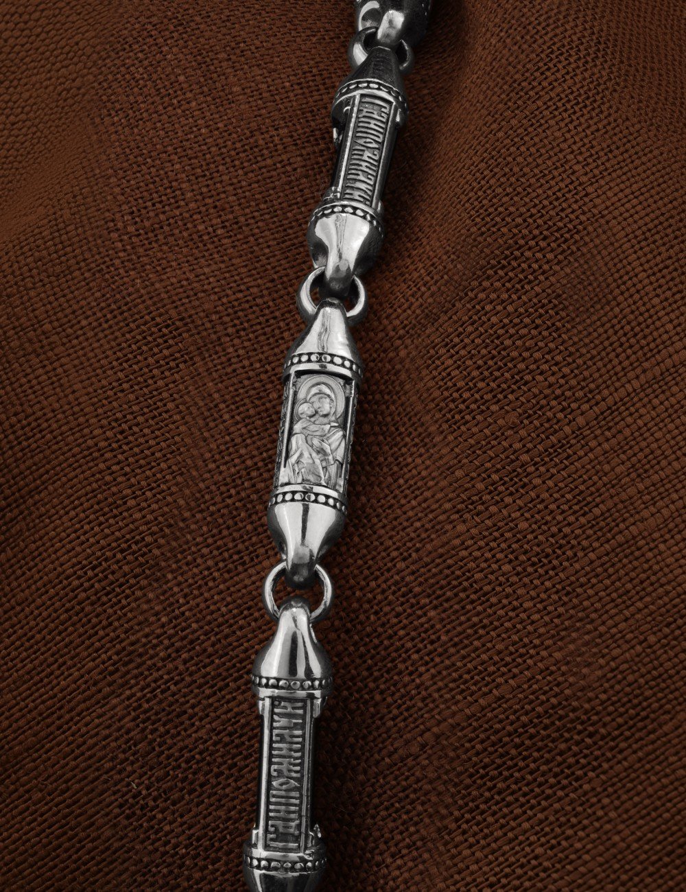 Гайтан из белого золота c кожаным шнурком и ониксом