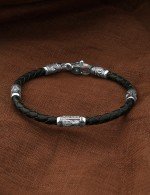 Браслет из белого золота c кожаным шнурком