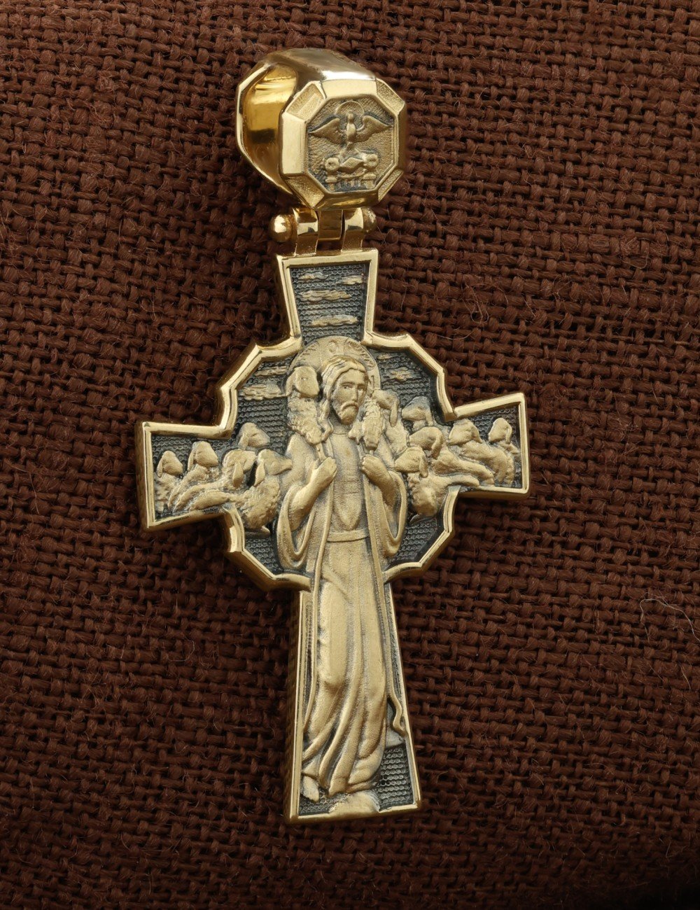 Крест из лимонного золота