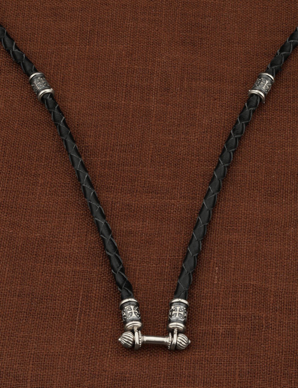 Гайтан из белого золота c кожаным шнурком