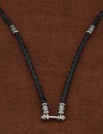 Гайтан из белого золота c кожаным шнурком