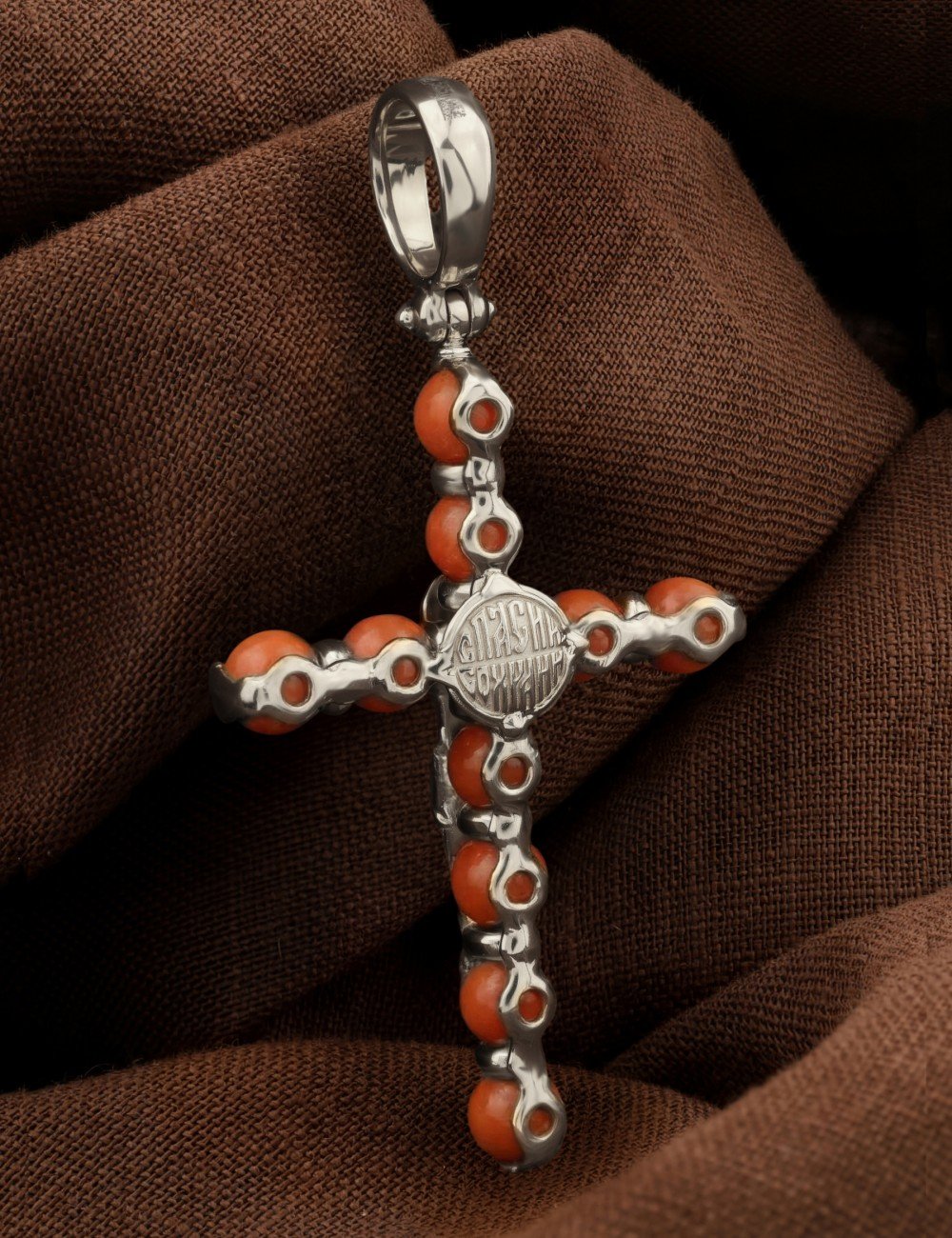 Крест из белого золота c кораллом