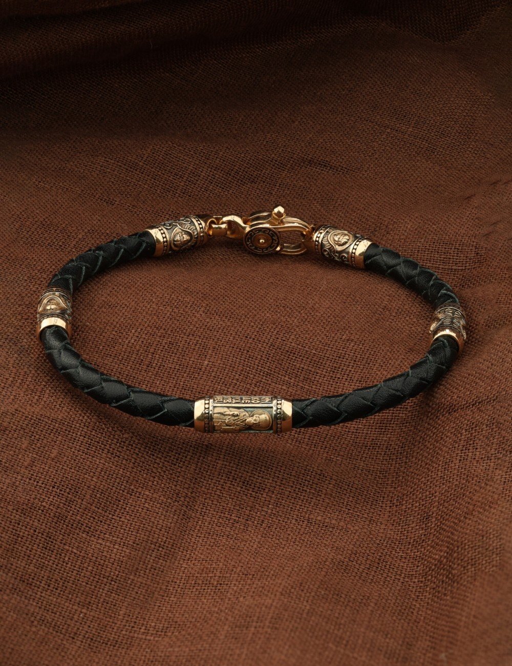 Браслет из золота c кожаным шнурком