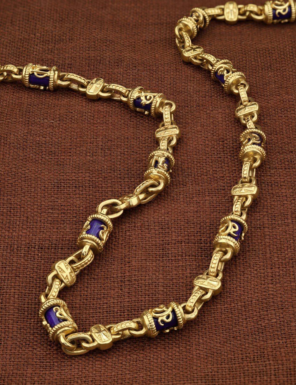 Цепь из лимонного золота c лазуритом