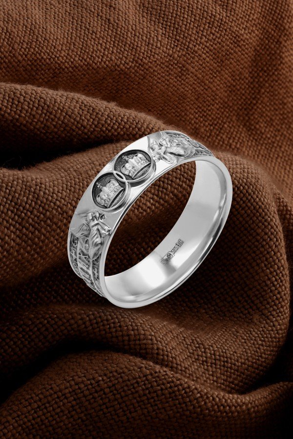 Кольцо из белого золота