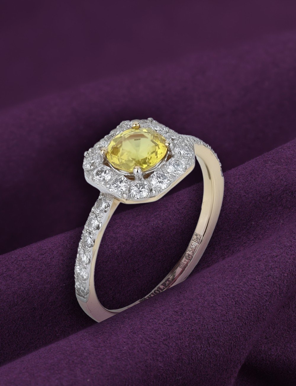 Кольцо из лимонного золота c бриллиантами и сапфиром