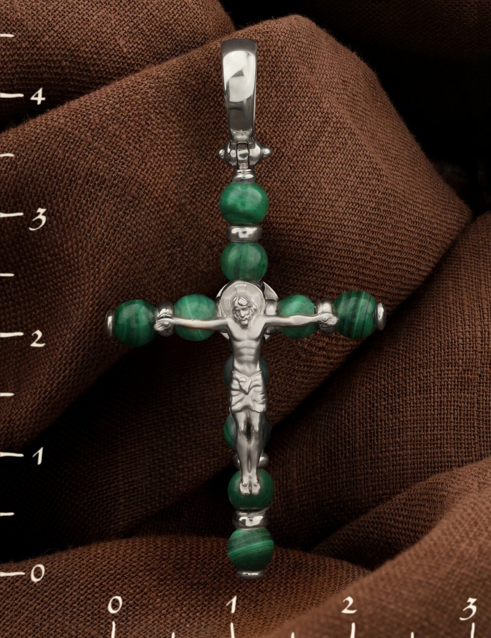 Крест из белого золота c малахитом