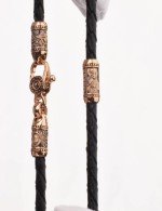 Браслет из золота c кожаным шнурком