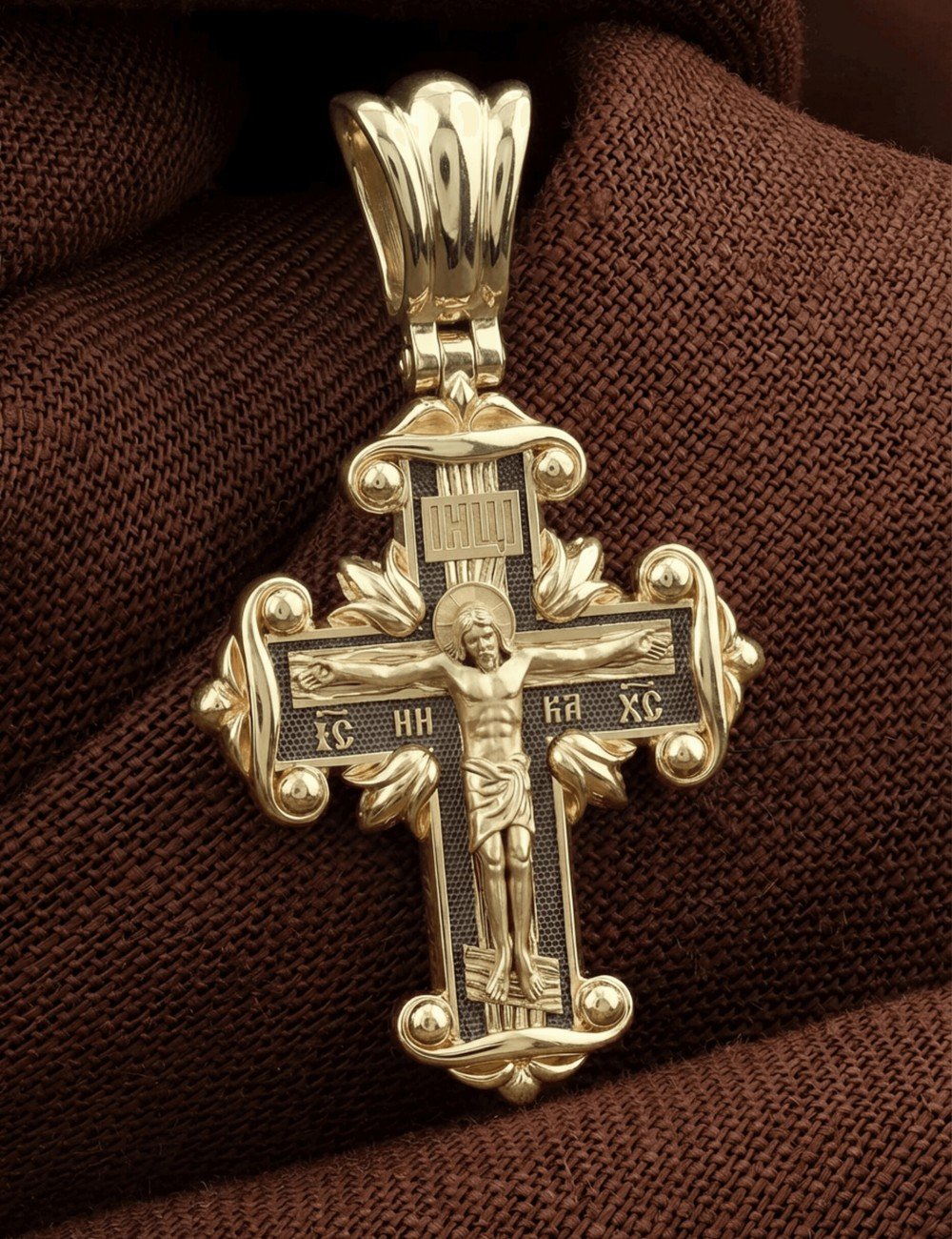Крест из лимонного золота