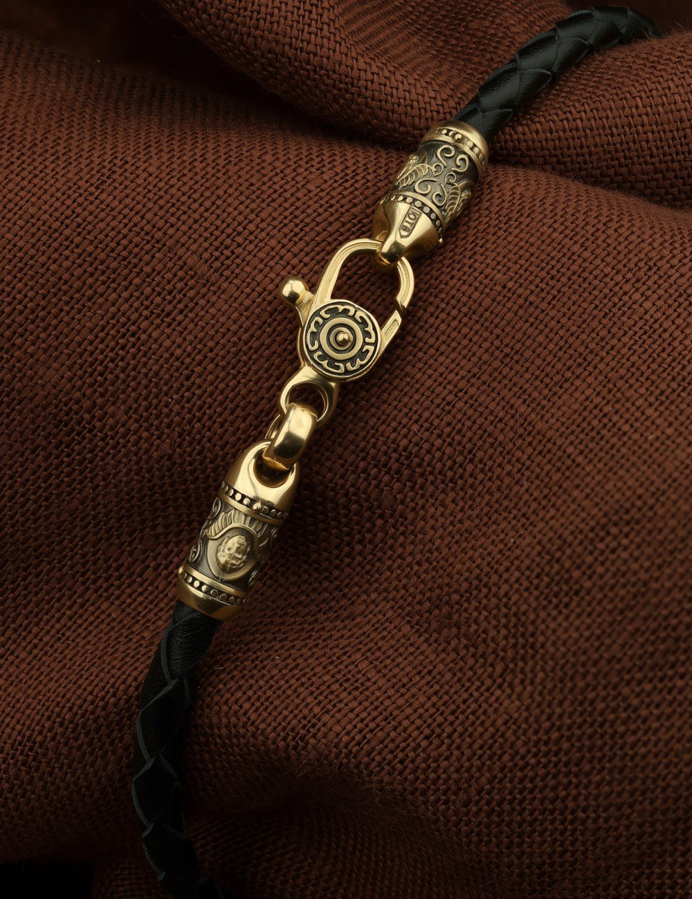 Браслет из лимонного золота c кожаным шнурком