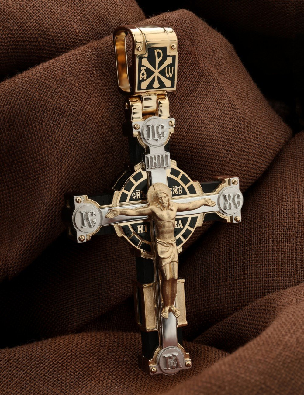 Крест из золота c эмалью и эбеновым деревом