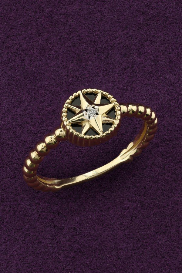 Кольцо из лимонного золота c бриллиантами и ониксом