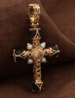Крест из золота c жемчугом и ониксом
