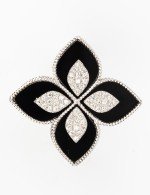 Кольцо из белого золота c бриллиантами и ониксом