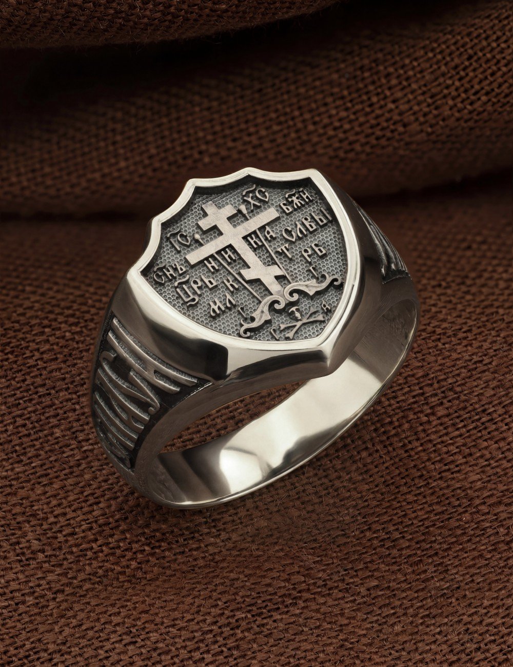 Кольцо из белого золота