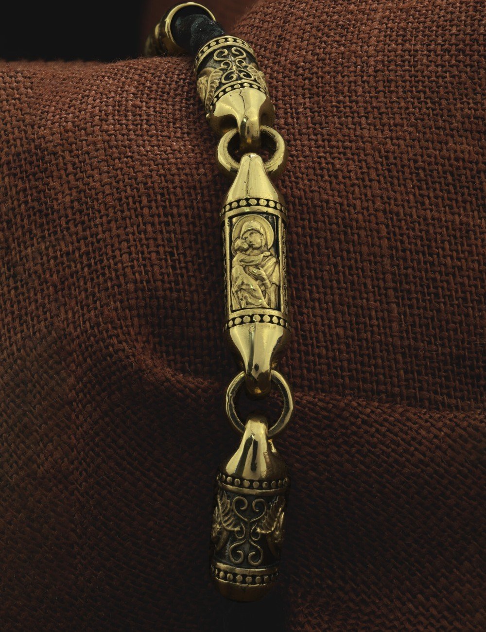 Браслет из лимонного золота c кожаным шнурком