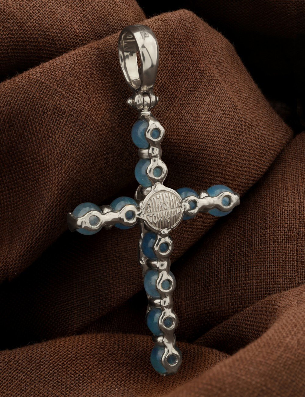 Крест из белого золота c жадеитом