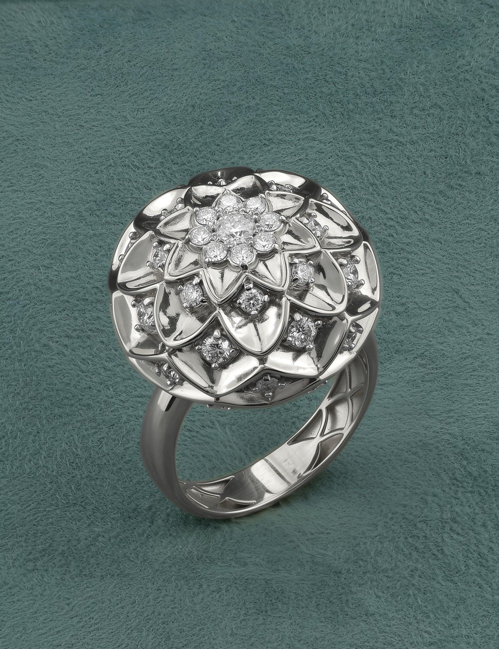 Кольцо из белого золота c бриллиантами