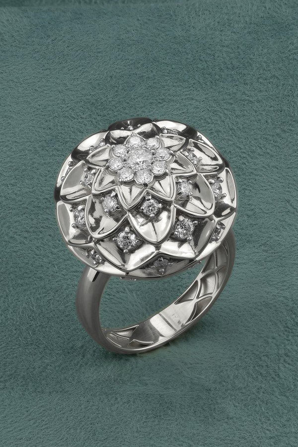 Кольцо из белого золота c бриллиантами