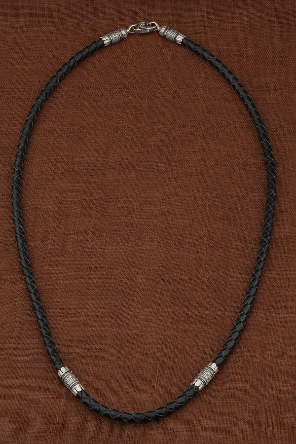Гайтан из белого золота c кожаным шнурком