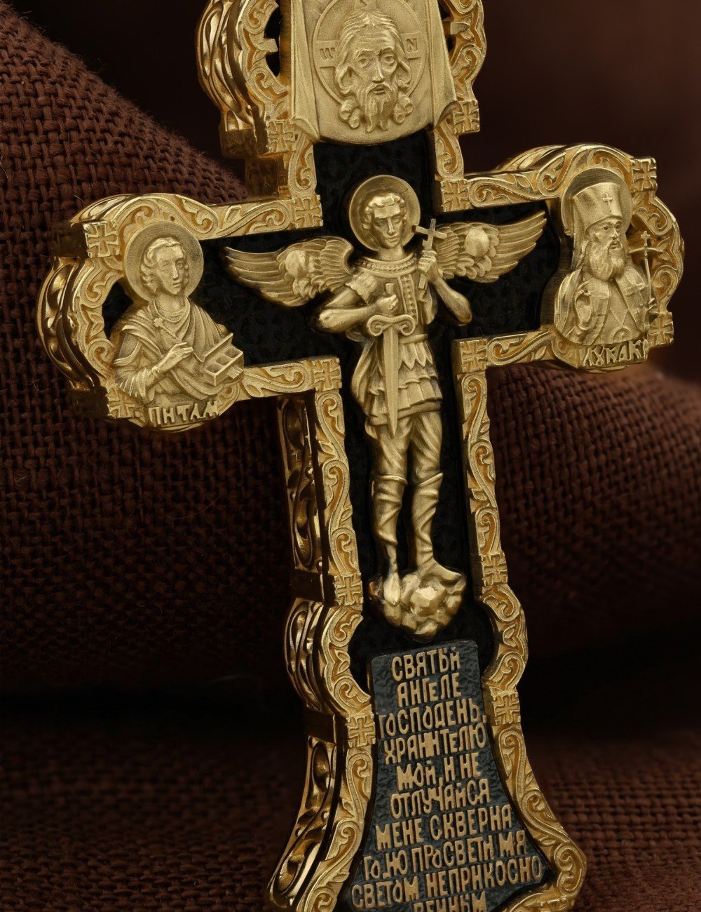 Крест из лимонного золота c эбеновым деревом