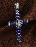 Крест из белого золота c лазуритом