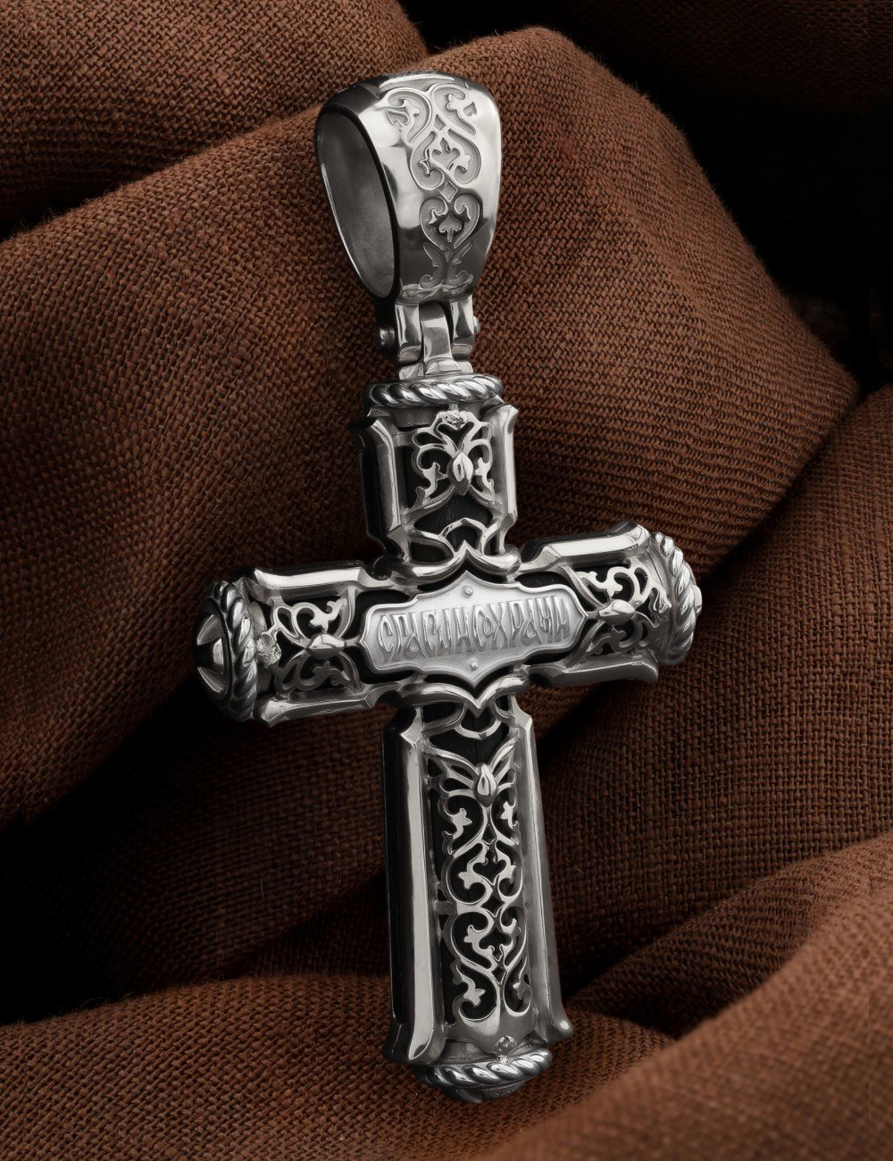 Крест из белого золота c эбеновым деревом