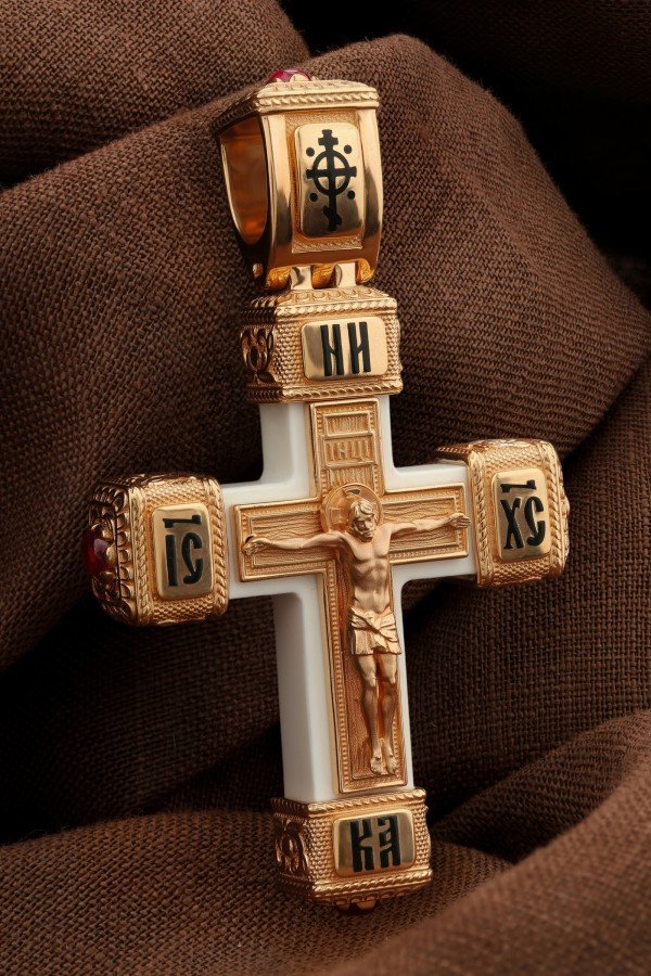 Крест из золота c эмалью, рубином и бивнем мамонта