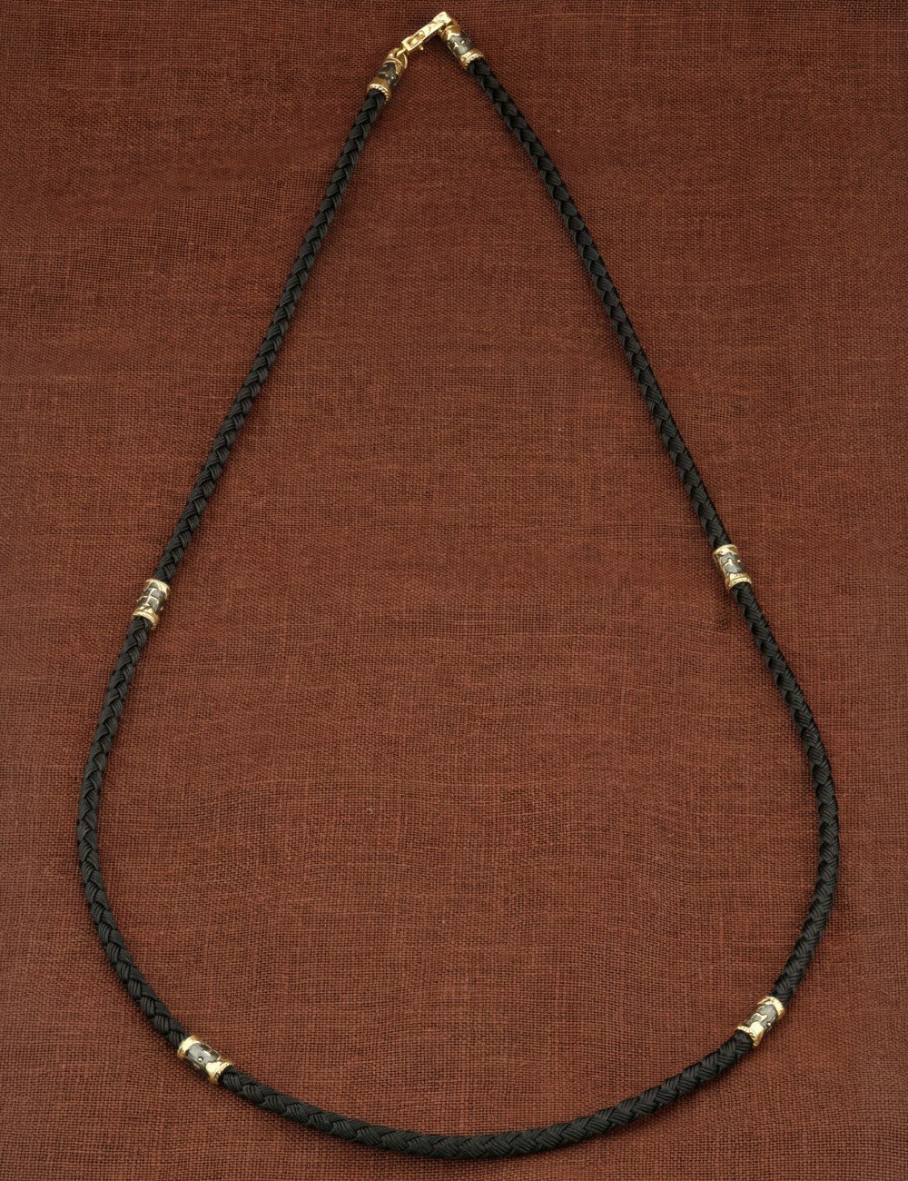 Шнурок шёлковый из лимонного золота c шёлковым шнурком