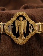 Браслет из лимонного золота c шнурком и ониксом