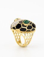 Кольцо из лимонного золота c бриллиантами, рубином, ониксом, малахитом и перламутром