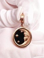 Подвеска из золота c ониксом