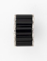 Кольцо из белого золота c бриллиантами и ониксом