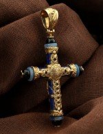 Крест из лимонного золота c ониксом, агатом и лазуритом