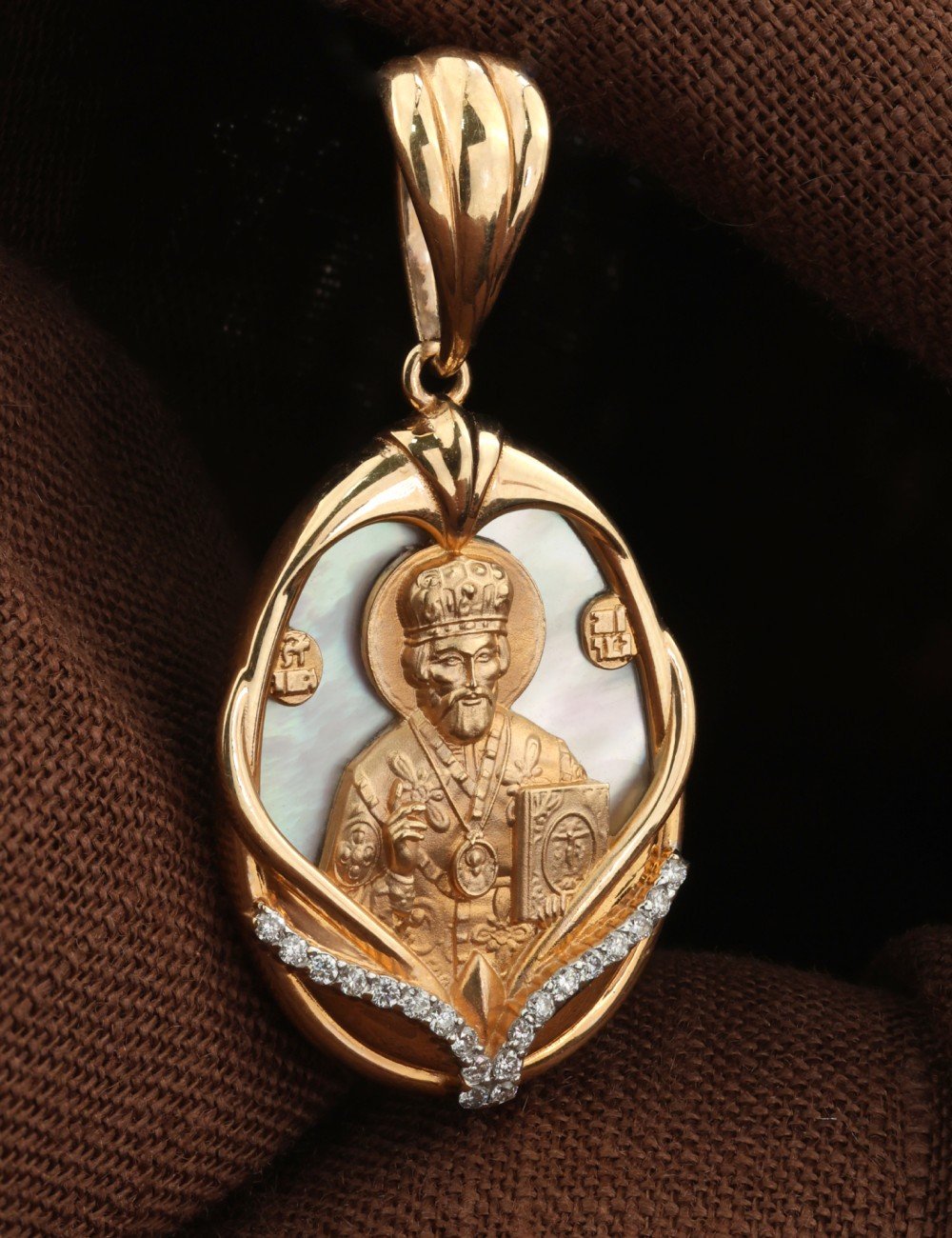 Образок из золота c бриллиантами и перламутром