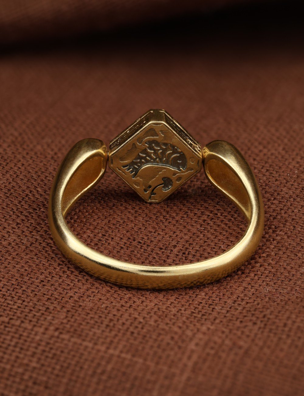 Кольцо из лимонного золота