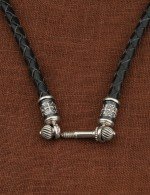 Гайтан из белого золота c кожаным шнурком