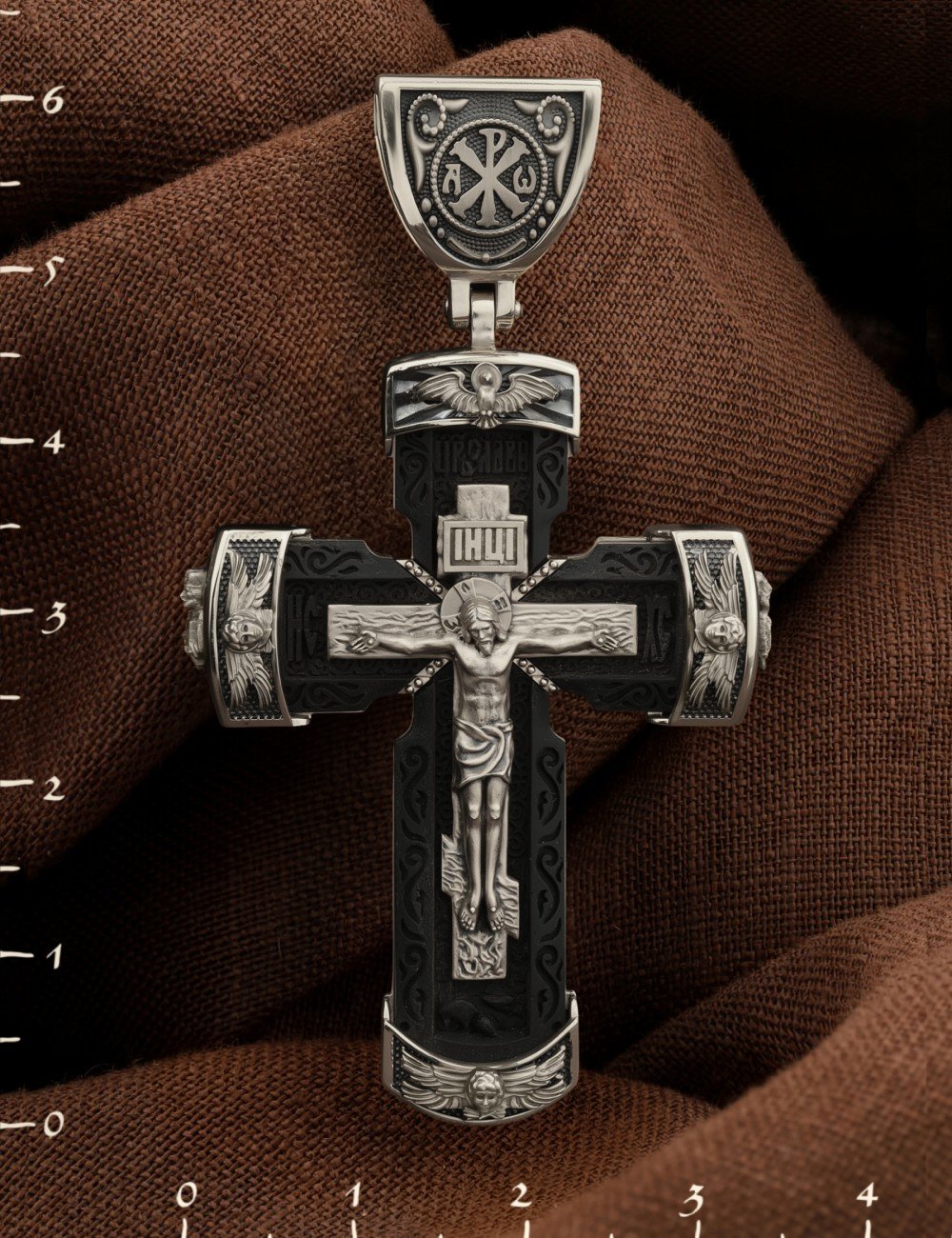 Крест из белого золота c эбеновым деревом