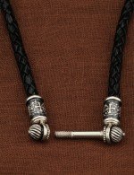 Гайтан из белого золота c кожаным шнурком