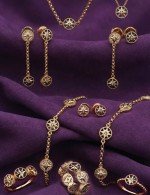 Колье из золота c бриллиантами, лазуритом и перламутром