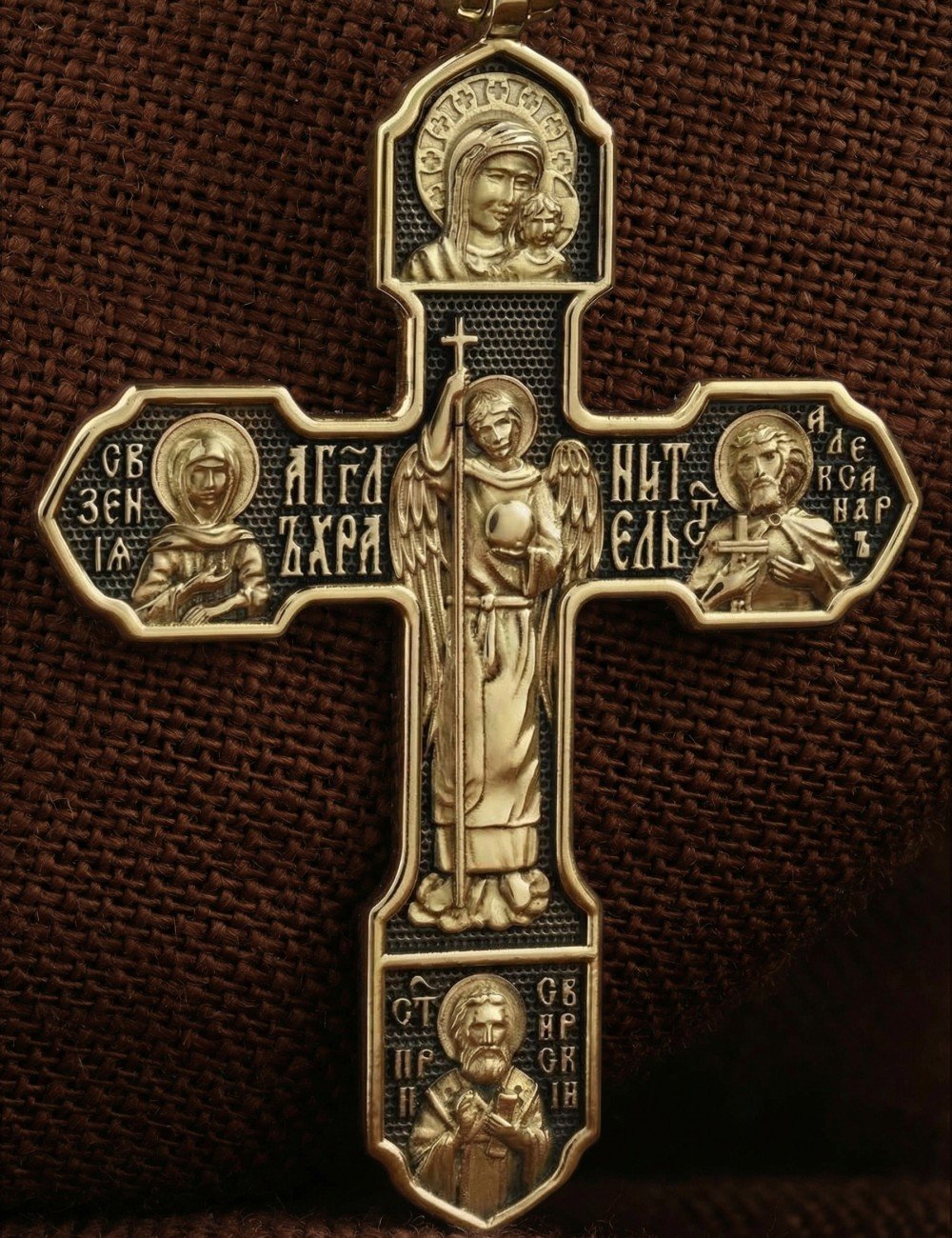 Крест из лимонного золота