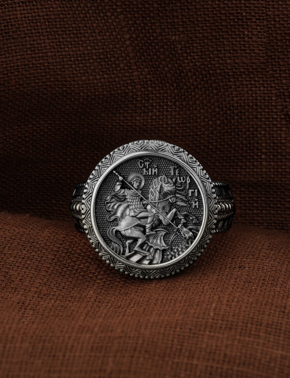 Кольцо из белого золота