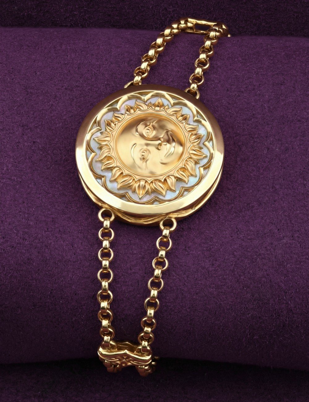 Браслет из лимонного золота c ониксом и перламутром