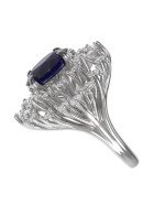 Кольцо из белого золота c бриллиантами и сапфиром